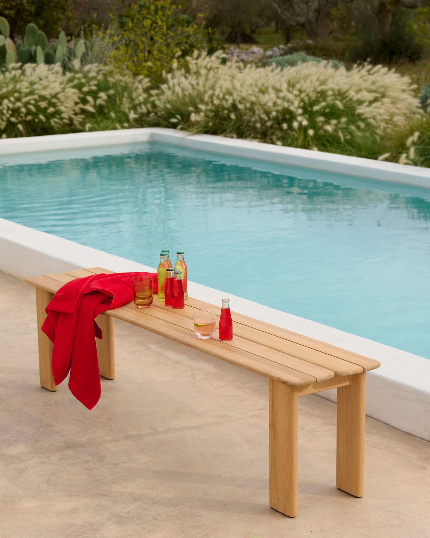 /cdn-cgi/image/width=1500,quality=85,format=auto/globalassets/content-media/images/01.-lifestyle-images/january-26/assemble-bench-180-teak-raise-burnt-orange-clearlow-res.jpg