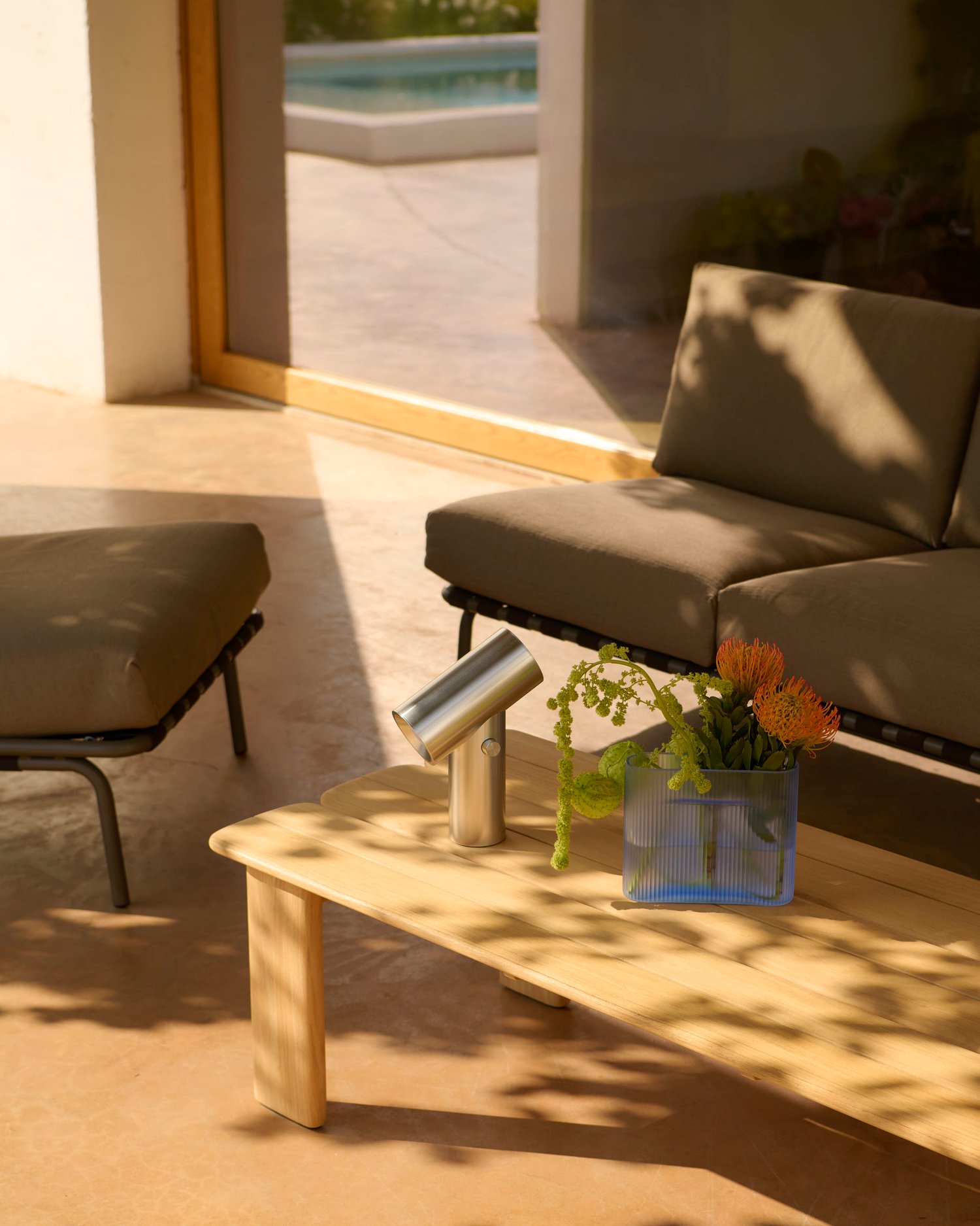 /cdn-cgi/image/width=1500,quality=85,format=auto/globalassets/content-media/images/01.-lifestyle-images/january-26/assemble-coffee-table-135-beam-portable-ridge-vase-light-blue-settle-3-seater-lounge-chair-ribbed-weave-5-taupelow-res.jpg