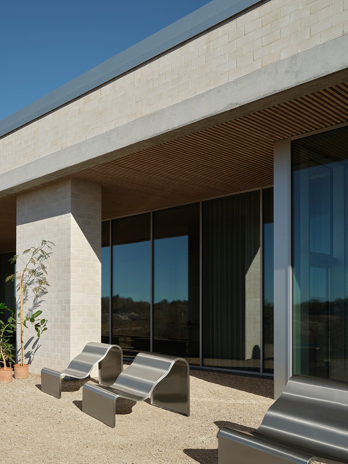 /cdn-cgi/image/width=1500,quality=85,format=auto/globalassets/content-media/images/01.-lifestyle-images/september-25/dream-view-bench-60-cm-100-cm-100-cm-low-res.jpg