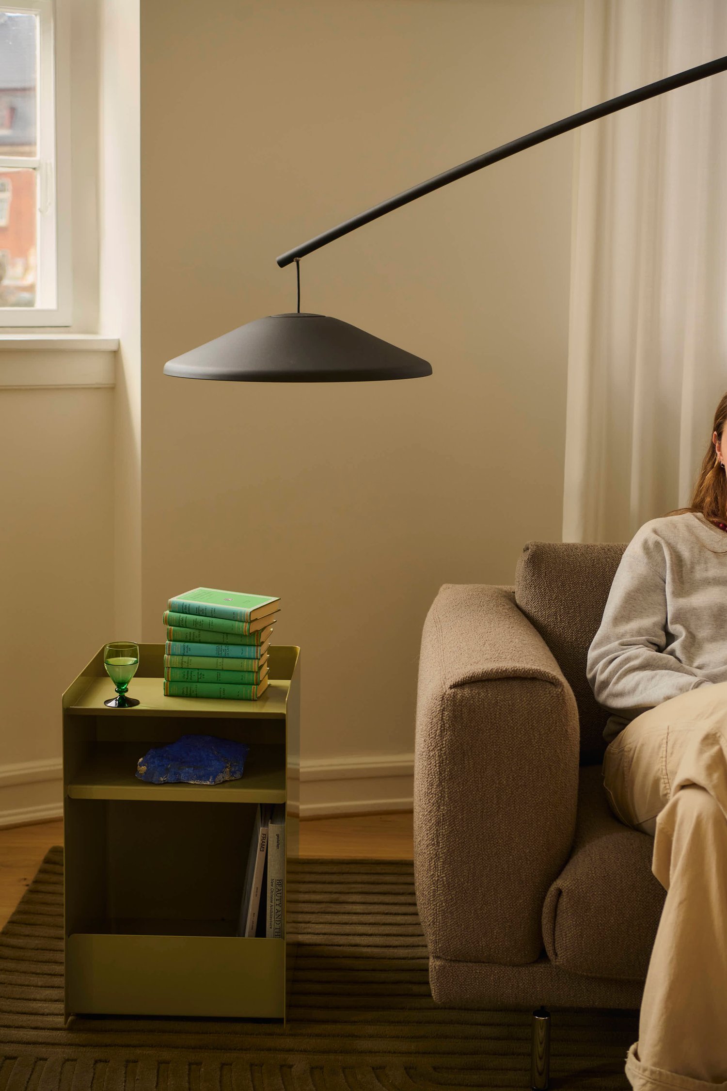 /cdn-cgi/image/width=1500,quality=85,format=auto/globalassets/content-media/images/01.-lifestyle-images/september-26/editorial-folded-trolley-dark-beige-green-contra-floor-lamp-rest-hearth-06-relevo-quattro-taupelow-res.jpg