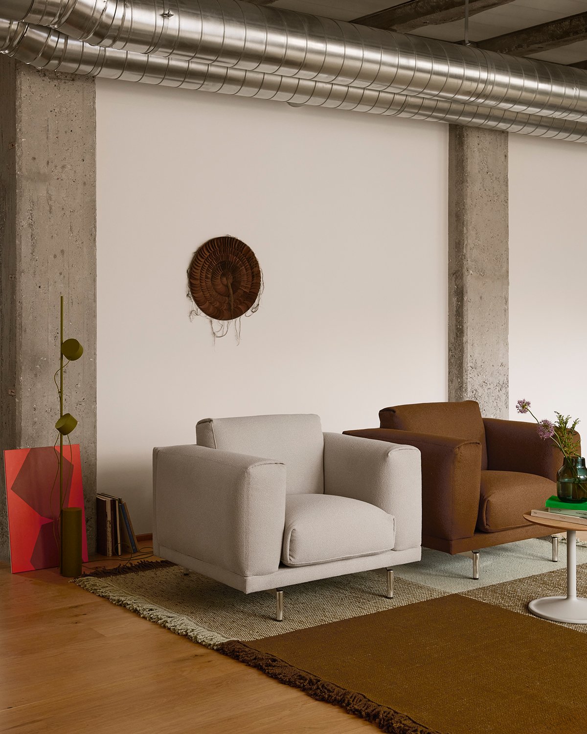 /cdn-cgi/image/width=1500,quality=85,format=auto/globalassets/content-media/images/01.-lifestyle-images/september-26/rest-chair-acca-121-acca-361-chrome-verso-rug-pale-green-warm-brown-soft-side-oak-grey-post-floor-lamp-low-res.jpg