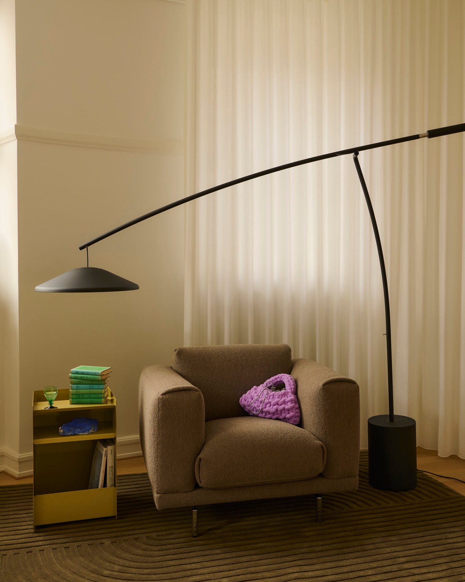 /cdn-cgi/image/width=1500,quality=85,format=auto/globalassets/content-media/images/01.-lifestyle-images/september-26/rest-lounge-chair-hearth-06-contra-floor-lamp-folded-trolley-dark-beige-green-relevo-quattro-taupelow-res.jpg