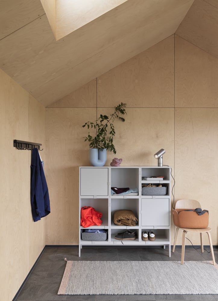 /cdn-cgi/image/width=1500,quality=85,format=auto/globalassets/content-media/images/accessories/hangers/stacked-grey-coil-coat-rack-black-100-restore-tray-grey-visu-chair-restore-burnt-orange-ply-rug-muuto-org.png