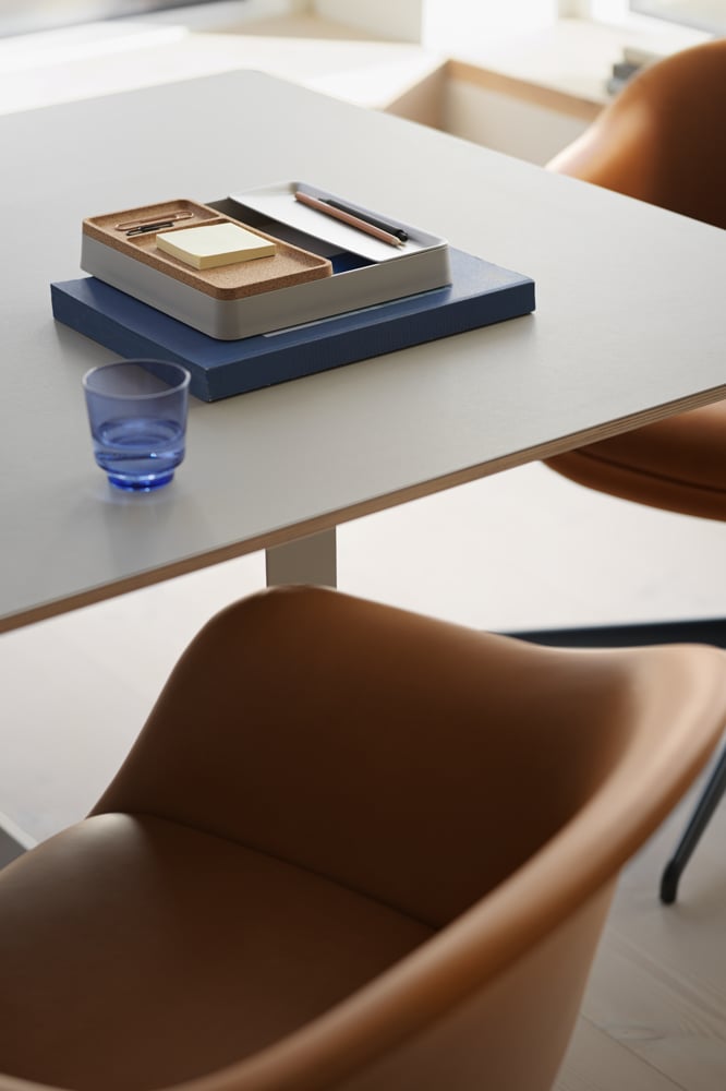 fiber-conference-armchair-refine-leather-cognac-70-70-grey-raise-glass-indigo-arrange-grey-lid-cork-alu-org-23-roll-up-image.png