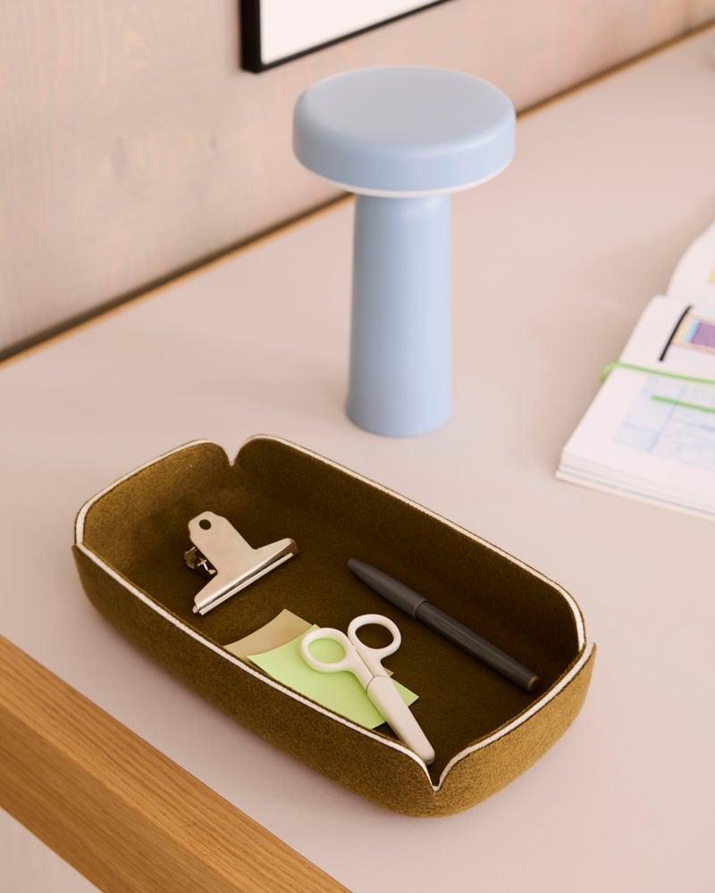 /cdn-cgi/image/width=1500,quality=85,format=auto/globalassets/content-media/images/materials/surfaces/restore-tray-28x15x5-brown-green-ease-portable-light-blue.jpg