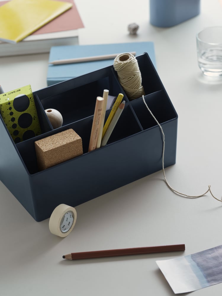 /cdn-cgi/image/width=1500,quality=85,format=auto/globalassets/content-media/images/materials/surfaces/sketch-toolbox-midnight-blue-raise-glass-clear-org.png