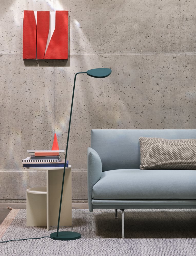 /cdn-cgi/image/width=1500,quality=85,format=auto/globalassets/content-media/images/materials/textiles/leaf-floor-lamp-dark-green-halves-side-table-outline-sofa-steelcut-trio-713-twine-cushion-ply-rug-muuto-org.png