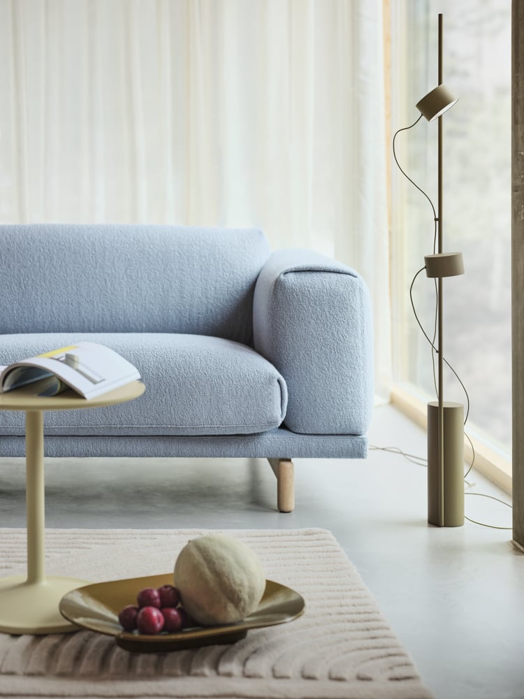 /cdn-cgi/image/width=1500,quality=85,format=auto/globalassets/content-media/images/materials/textiles/post-floor-lamp-brown-green-rest-sofa-hearth-12-oak-soft-side-beige-green-relevo-off-white-mere-brown-green-muuto-org.png