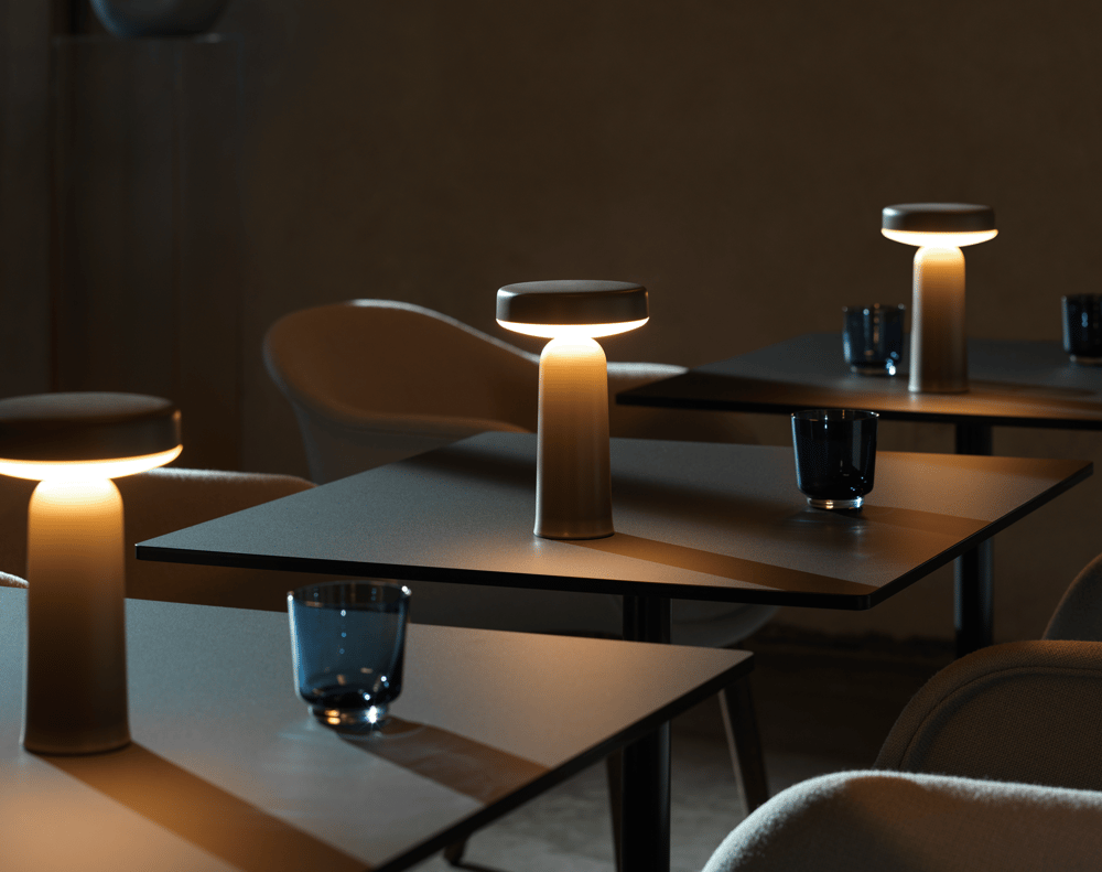 /cdn-cgi/image/width=1500,quality=85,format=auto/globalassets/content-media/images/pdp/mingle-cushion/ease-portable-lamp-taupe-still-black-75x65-fiber-conference-hallingdal-113-stained-dark-brown-raise-dark-blue-muuto-org.png