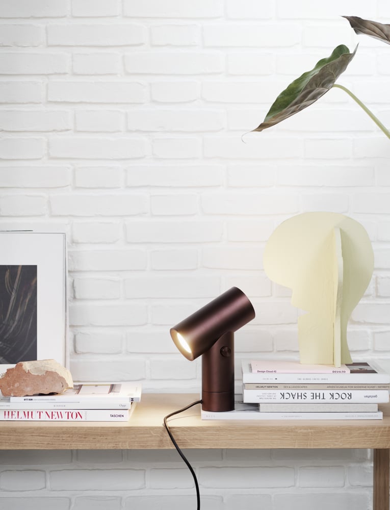 /cdn-cgi/image/width=1500,quality=85,format=auto/globalassets/content-media/images/plp/lighting/table-lamps/beam-pr-workshop-table-muuto-org.png