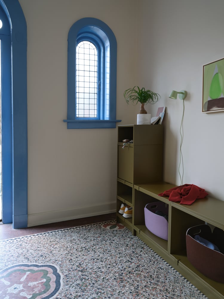 /cdn-cgi/image/width=1500,quality=85,format=auto/globalassets/content-media/images/plp/storage/hallway-storage/stacked-hallway-1-brown-green-tip-wall-light-green-restore-basket-dusty-lilac-dark-brown-muuto-org.png