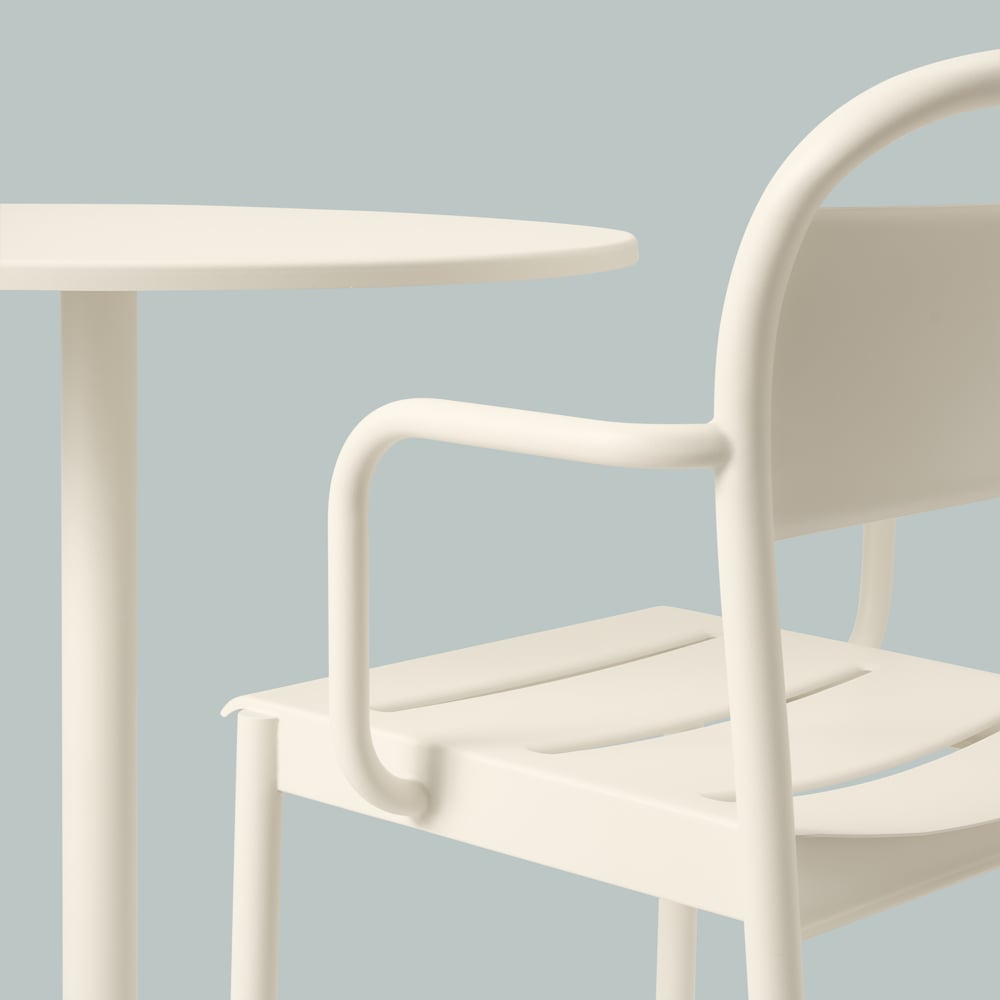 linear-steel-armchair-cafe-table-round-70-h73-off-white-detail-muuto-5000x5000-hi-res-cb
