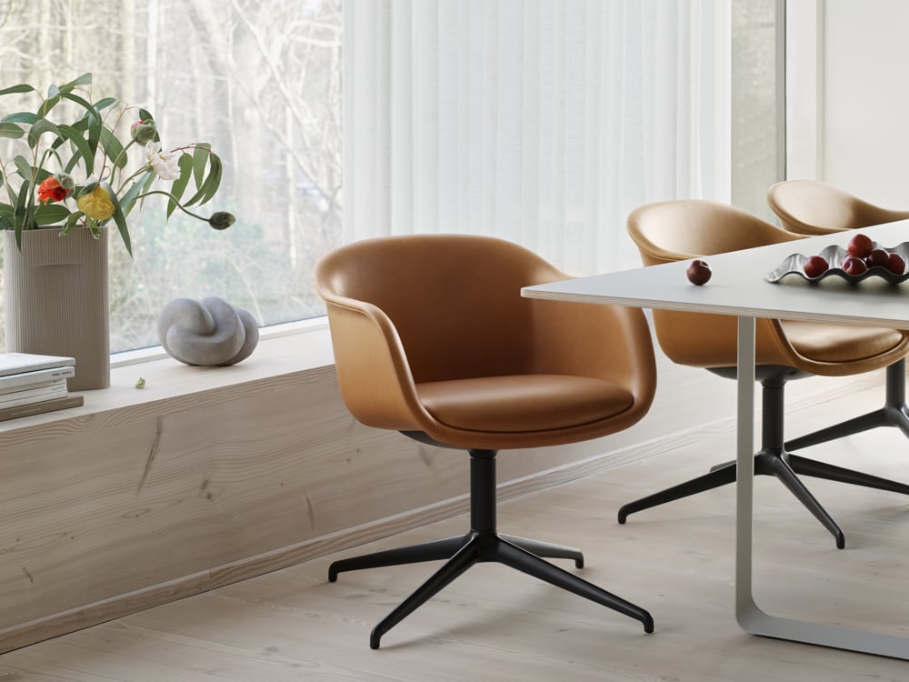 fiber-conference-armchair-swivel-black-refine-leather-cognac-70-70-grey-ridge-vase-wave-tray-wide-org