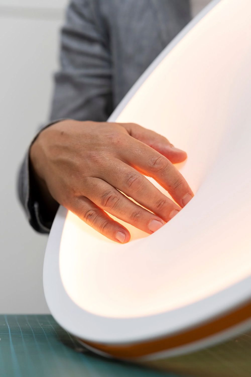 /cdn-cgi/image/width=1500,quality=85,format=auto/globalassets/content-media/images/stories/aleksej-iskos-on-shining-a-new-light-on-the-everyday/aleksej-iskos-calm-lamp-story-muuto-med-res-12.jpg