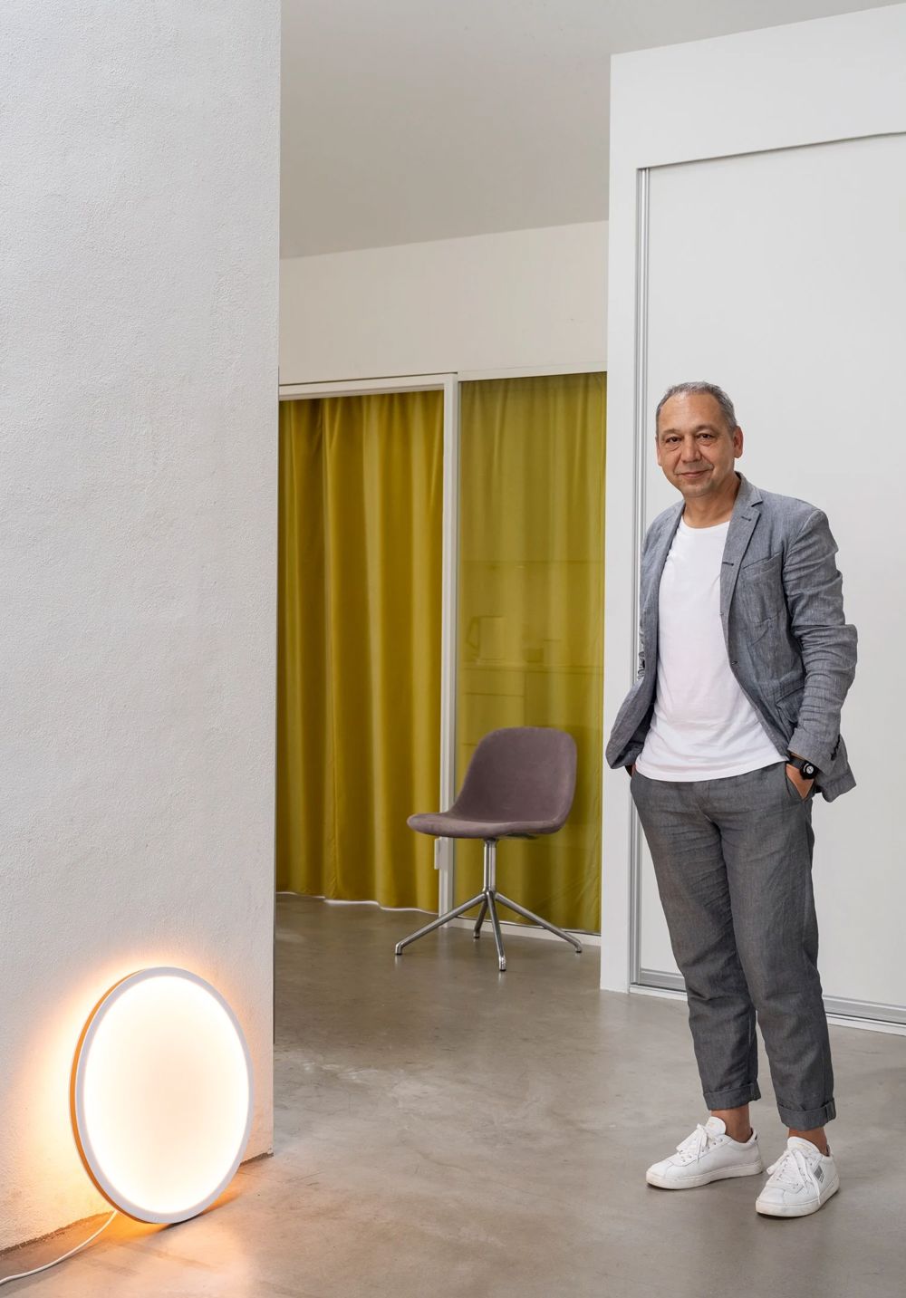/cdn-cgi/image/width=1500,quality=85,format=auto/globalassets/content-media/images/stories/aleksej-iskos-on-shining-a-new-light-on-the-everyday/aleksej-iskos-calm-lamp-story-muuto-med-res-27.jpg