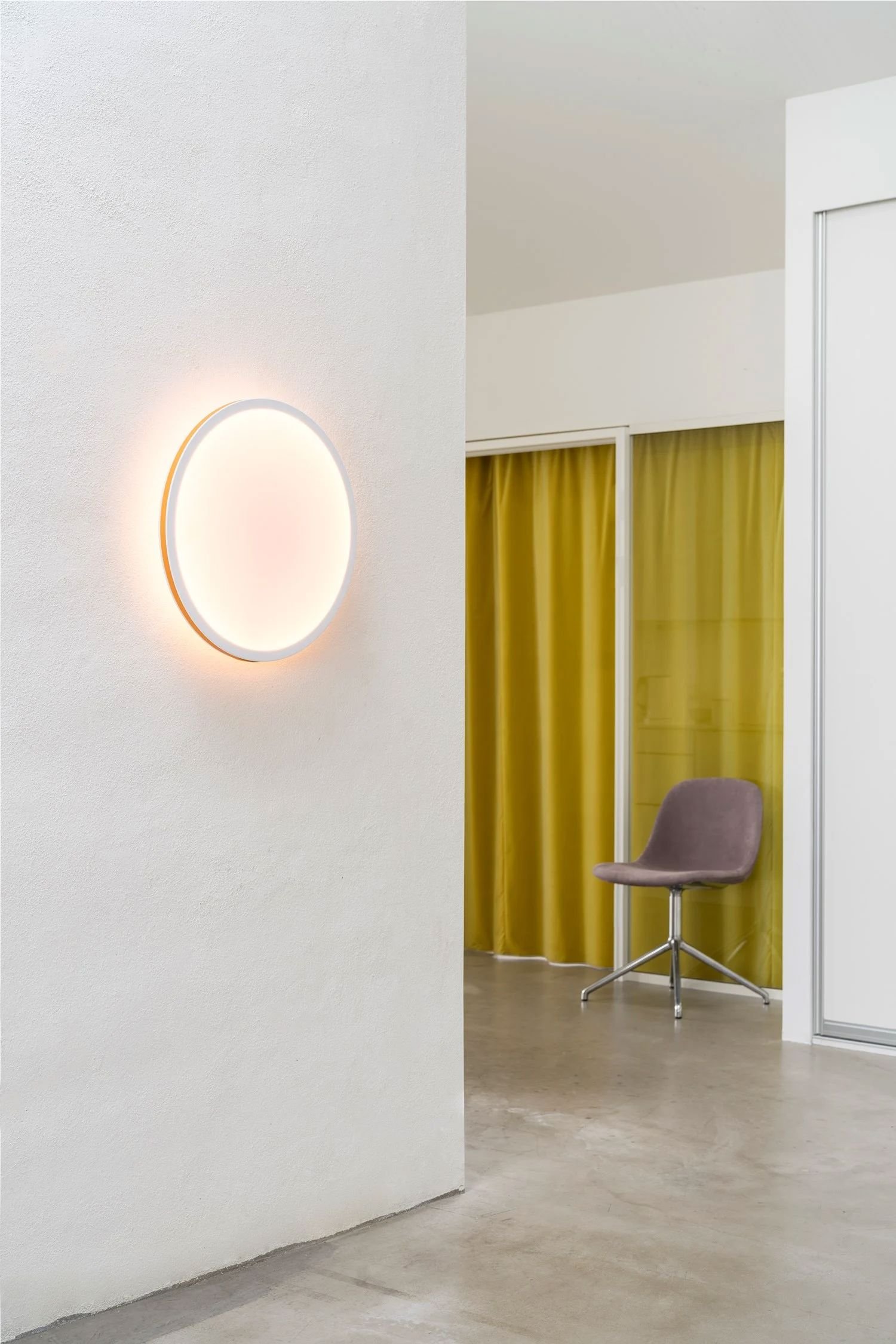 /cdn-cgi/image/width=1500,quality=85,format=auto/globalassets/content-media/images/stories/aleksej-iskos-on-shining-a-new-light-on-the-everyday/aleksej-iskos-calm-lamp-story-muuto-med-res-31.jpg