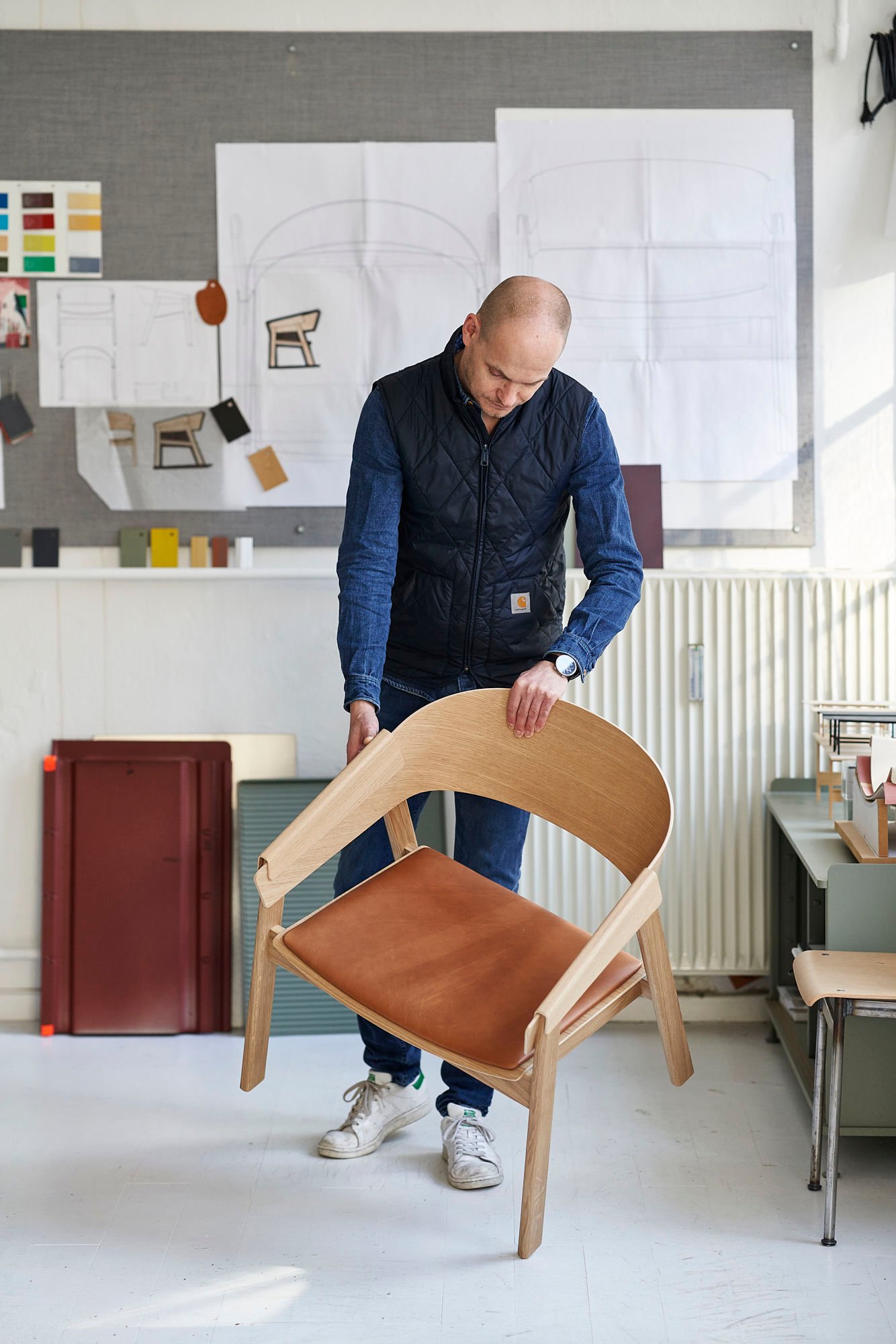 /cdn-cgi/image/width=1500,quality=85,format=auto/globalassets/content-media/images/stories/an-inviting-seat-cover-lounge-chair/cover-lounge-chair---thomas-bentzen---5.jpg