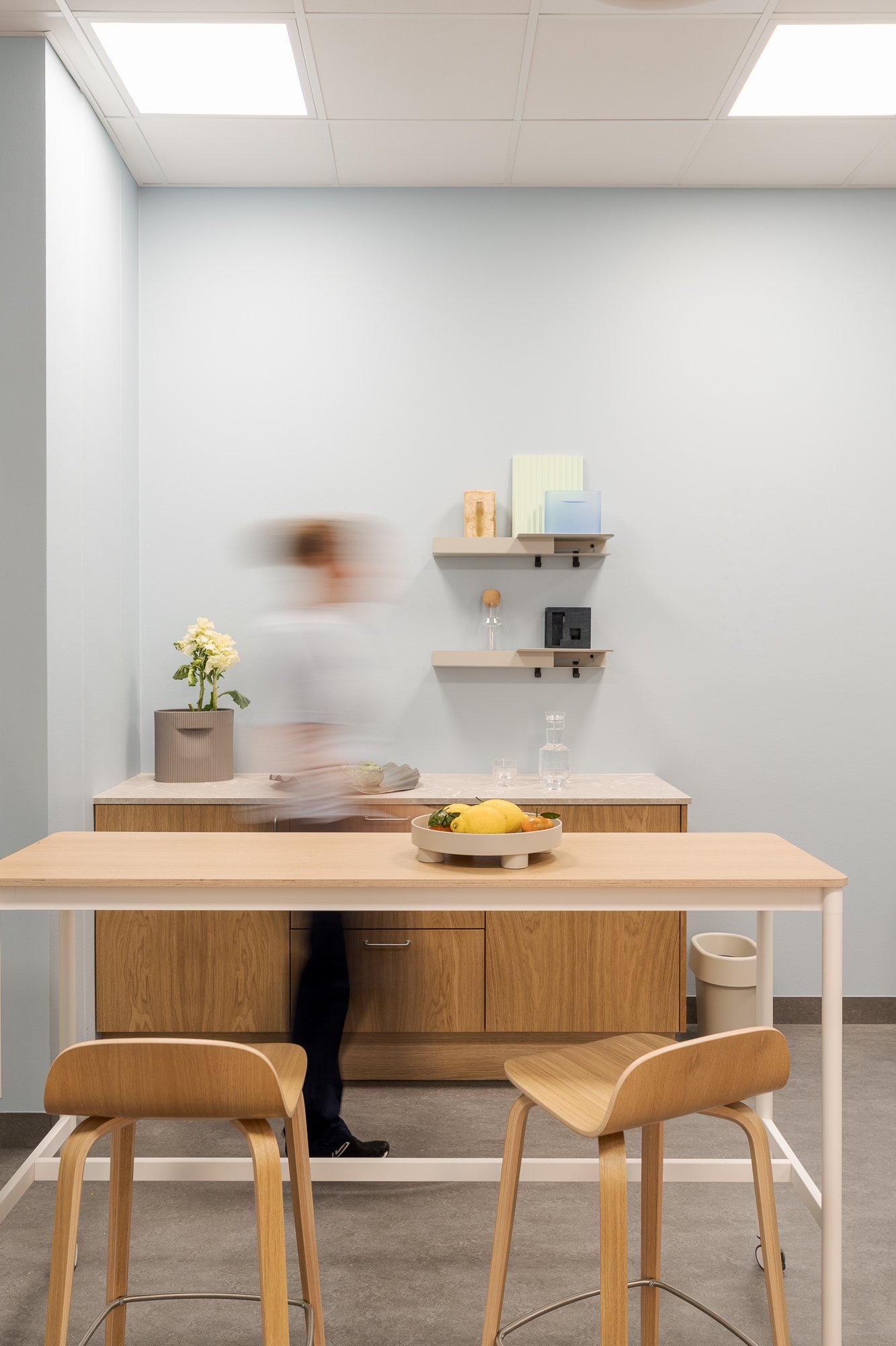 /cdn-cgi/image/width=1500,quality=85,format=auto/globalassets/content-media/images/stories/creating-spaces-for-care/vardig-auu-muuto-lo-res-12.jpg