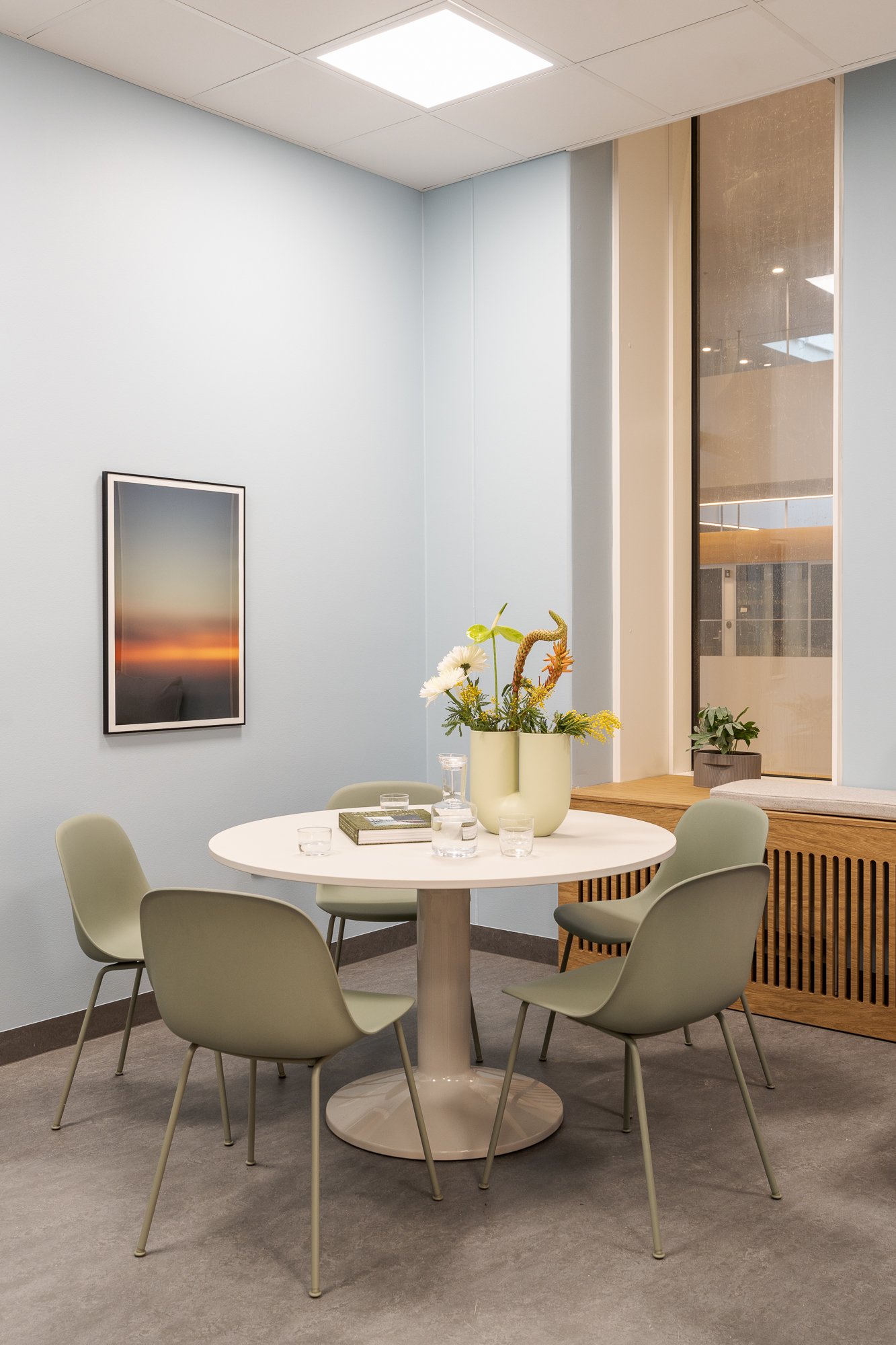 /cdn-cgi/image/width=1500,quality=85,format=auto/globalassets/content-media/images/stories/creating-spaces-for-care/vardig-auu-muuto-lo-res-18.jpg