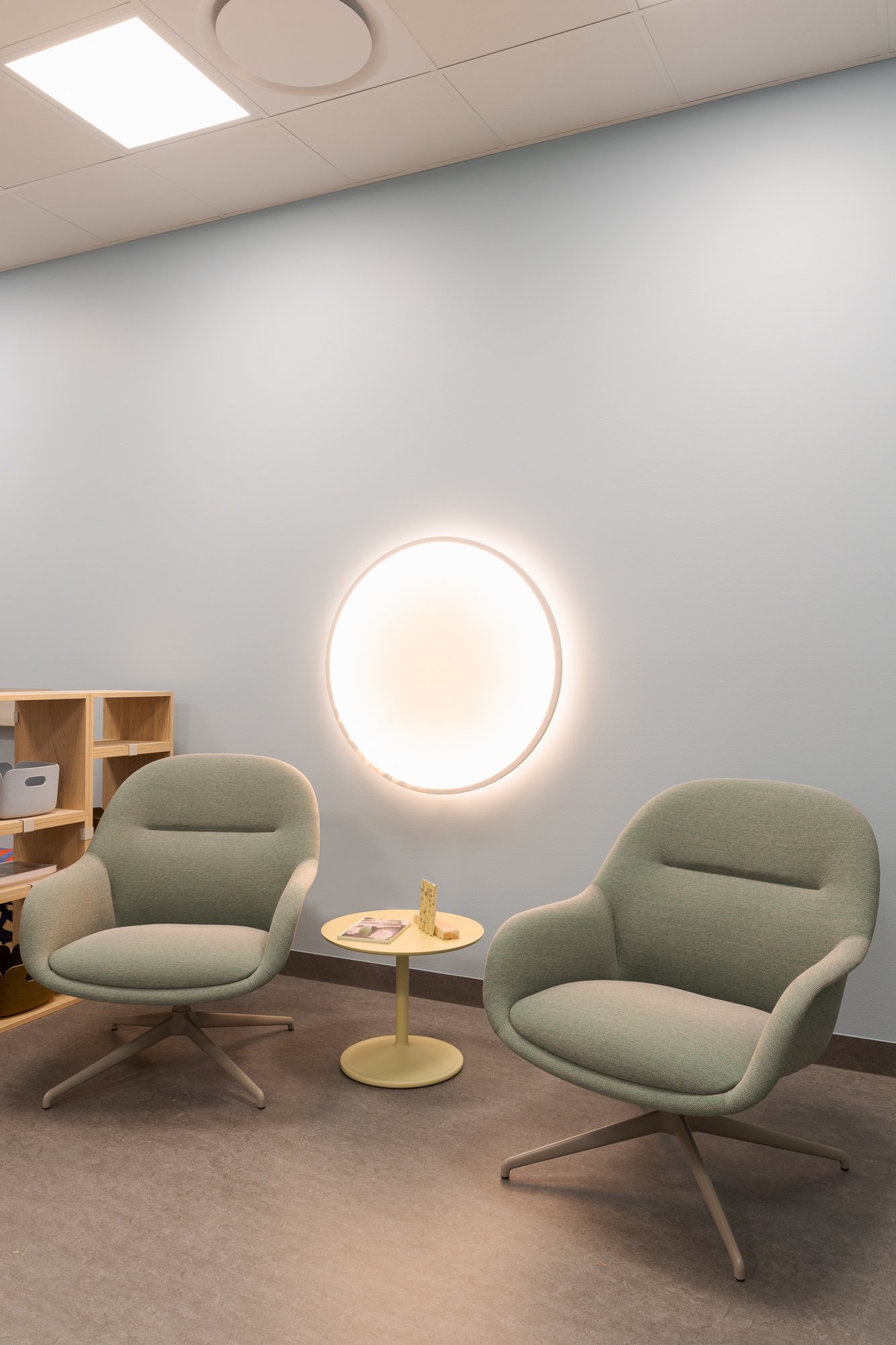 /cdn-cgi/image/width=1500,quality=85,format=auto/globalassets/content-media/images/stories/creating-spaces-for-care/vardig-auu-muuto-lo-res-25.jpg