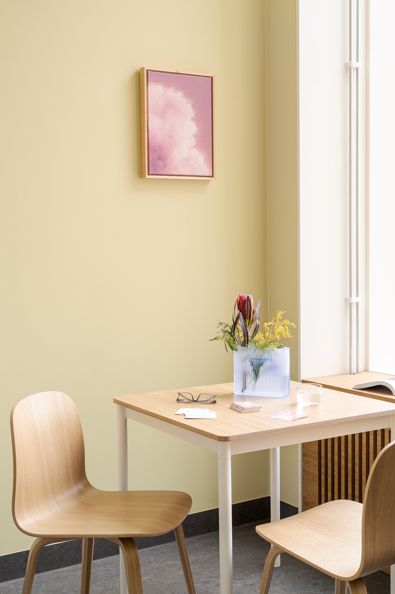 /cdn-cgi/image/width=1500,quality=85,format=auto/globalassets/content-media/images/stories/creating-spaces-for-care/vardig-auu-muuto-lo-res-3.jpg