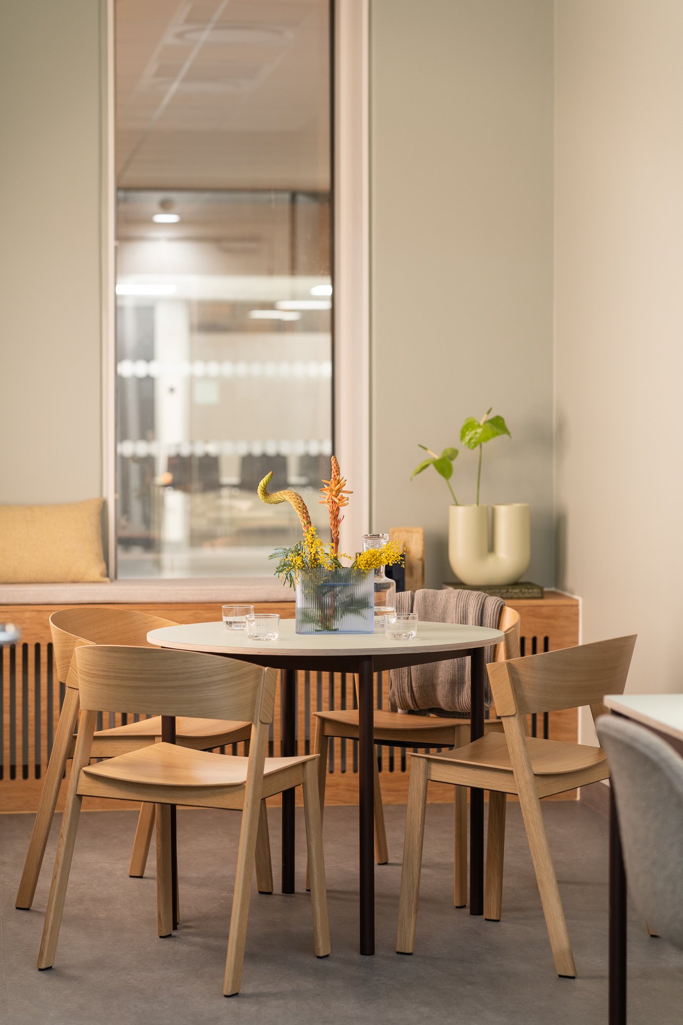 /cdn-cgi/image/width=1500,quality=85,format=auto/globalassets/content-media/images/stories/creating-spaces-for-care/vardig-auu-muuto-lo-res-33.jpg