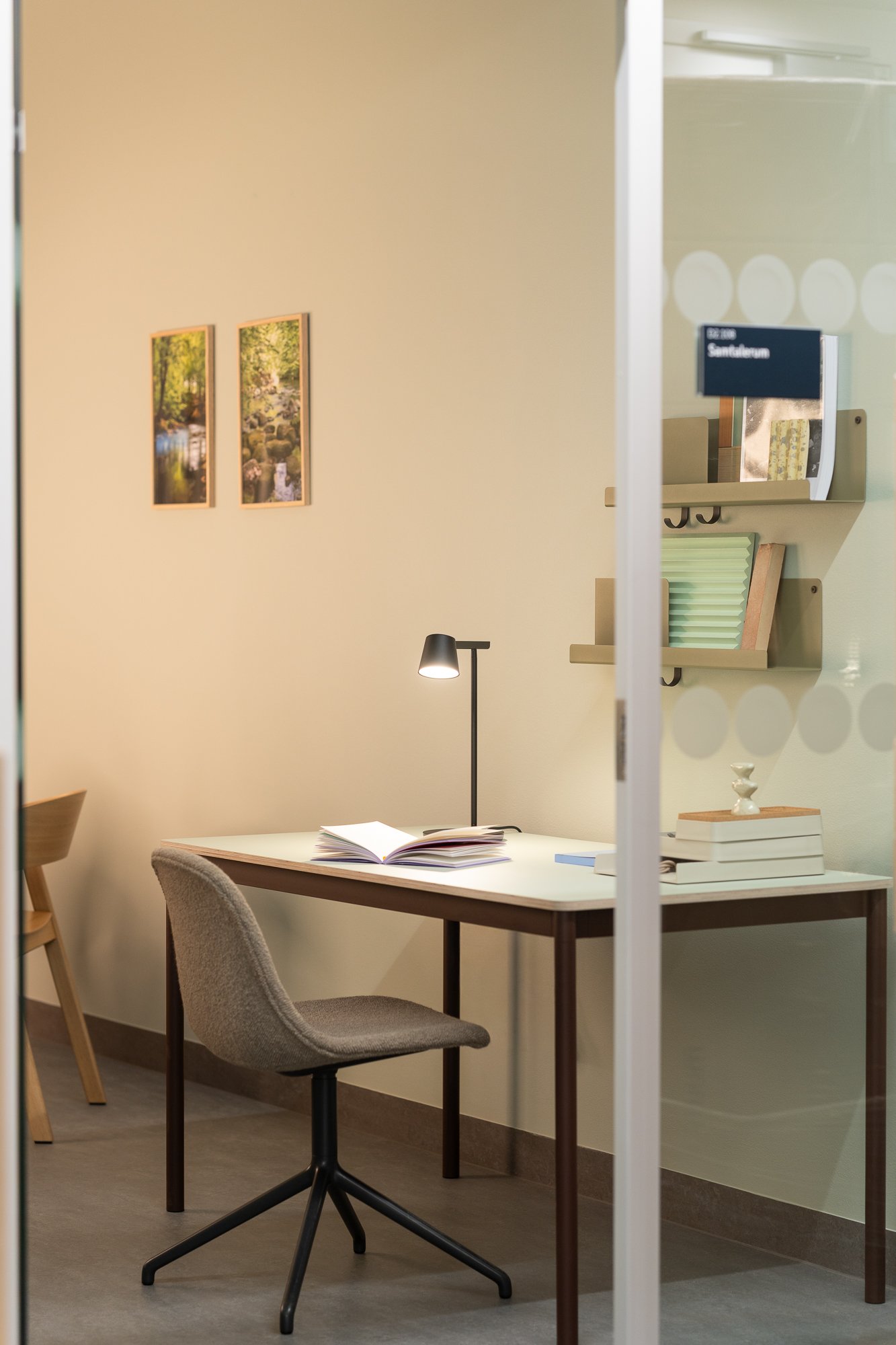 /cdn-cgi/image/width=1500,quality=85,format=auto/globalassets/content-media/images/stories/creating-spaces-for-care/vardig-auu-muuto-lo-res-34.jpg