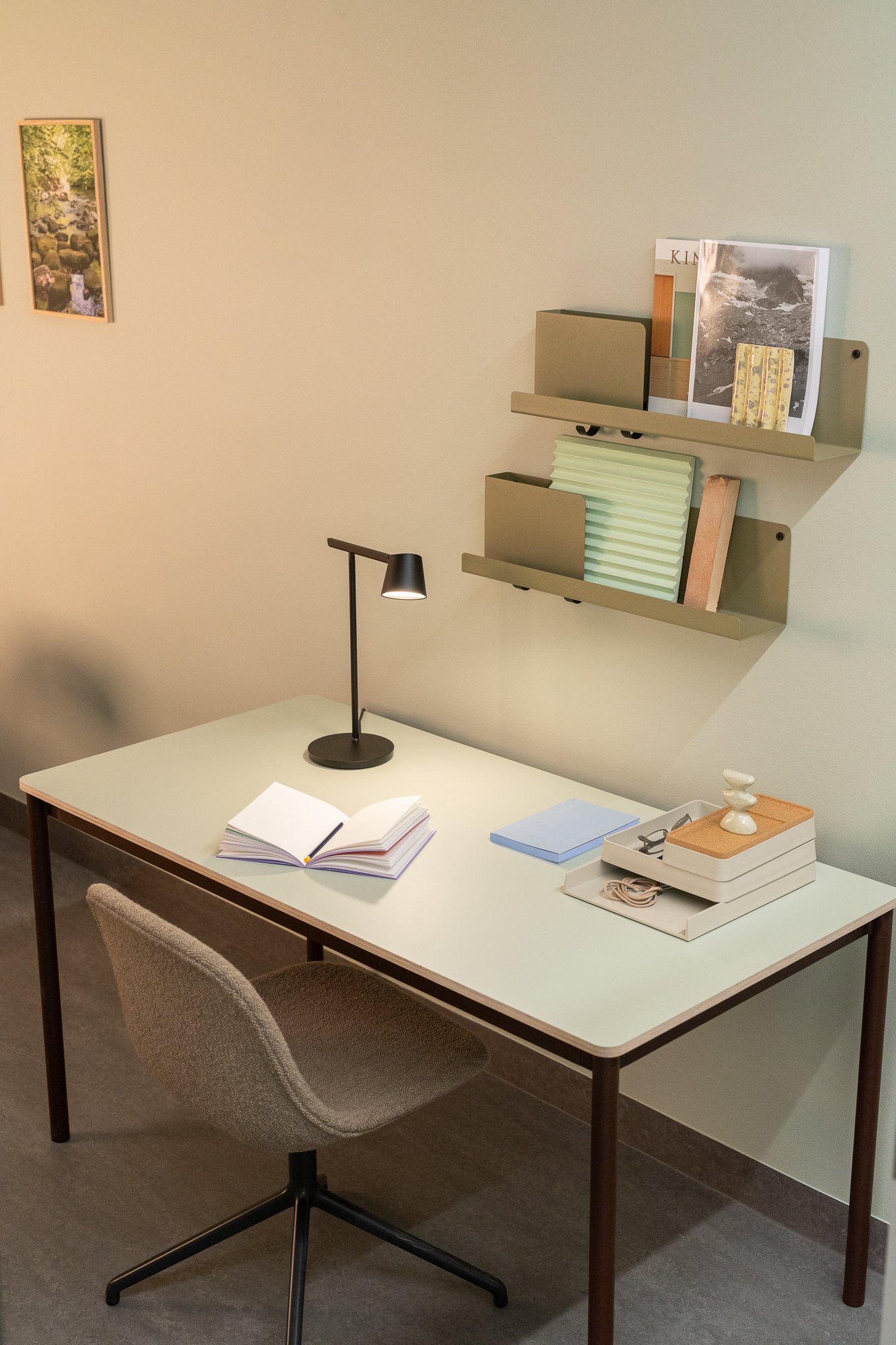 /cdn-cgi/image/width=1500,quality=85,format=auto/globalassets/content-media/images/stories/creating-spaces-for-care/vardig-auu-muuto-lo-res-37.jpg