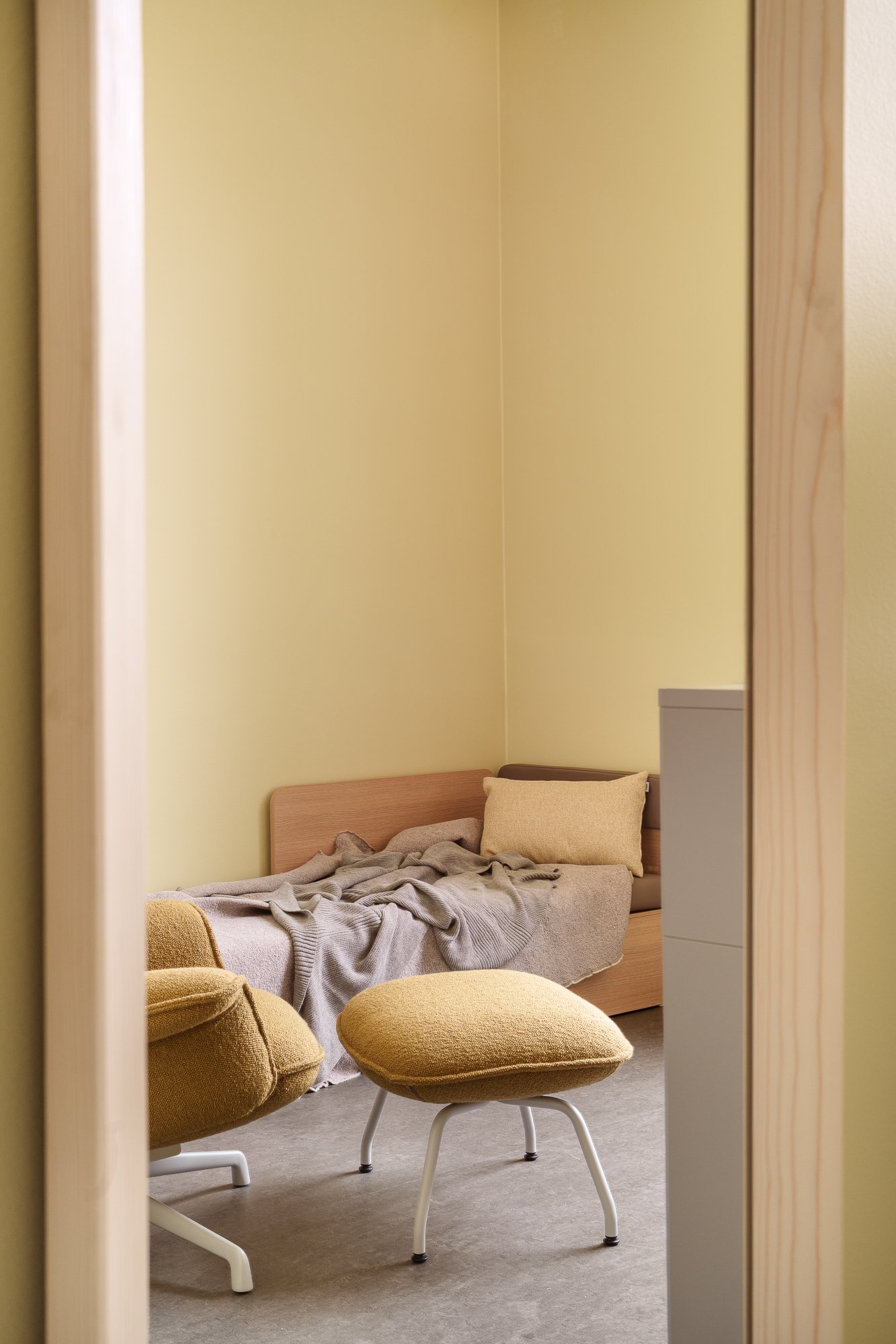 /cdn-cgi/image/width=1500,quality=85,format=auto/globalassets/content-media/images/stories/creating-spaces-for-care/vardig-auu-muuto-lo-res-6.jpg