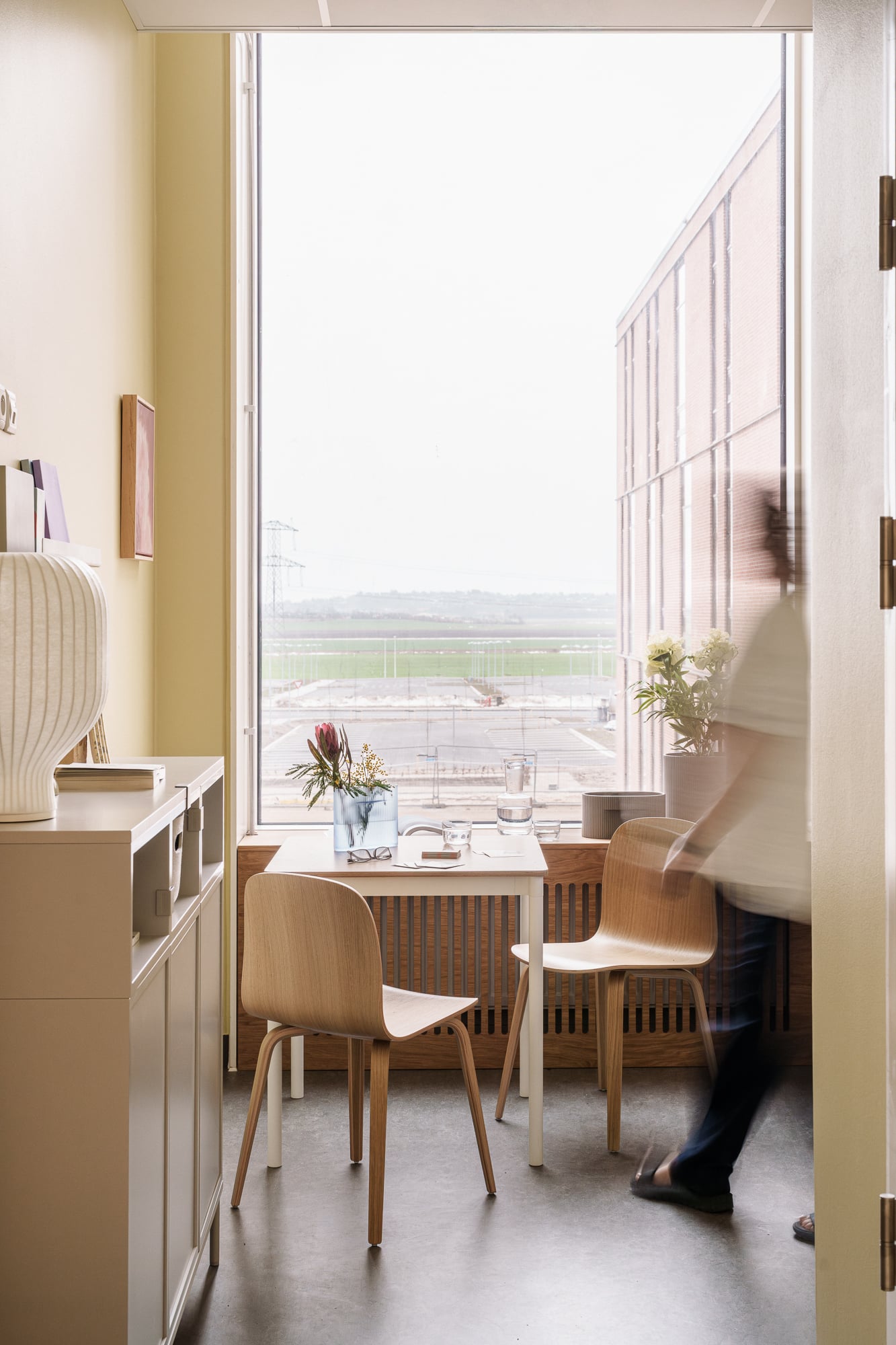/cdn-cgi/image/width=1500,quality=85,format=auto/globalassets/content-media/images/stories/creating-spaces-for-care/vardig-auu-muuto-lo-res-7.jpg