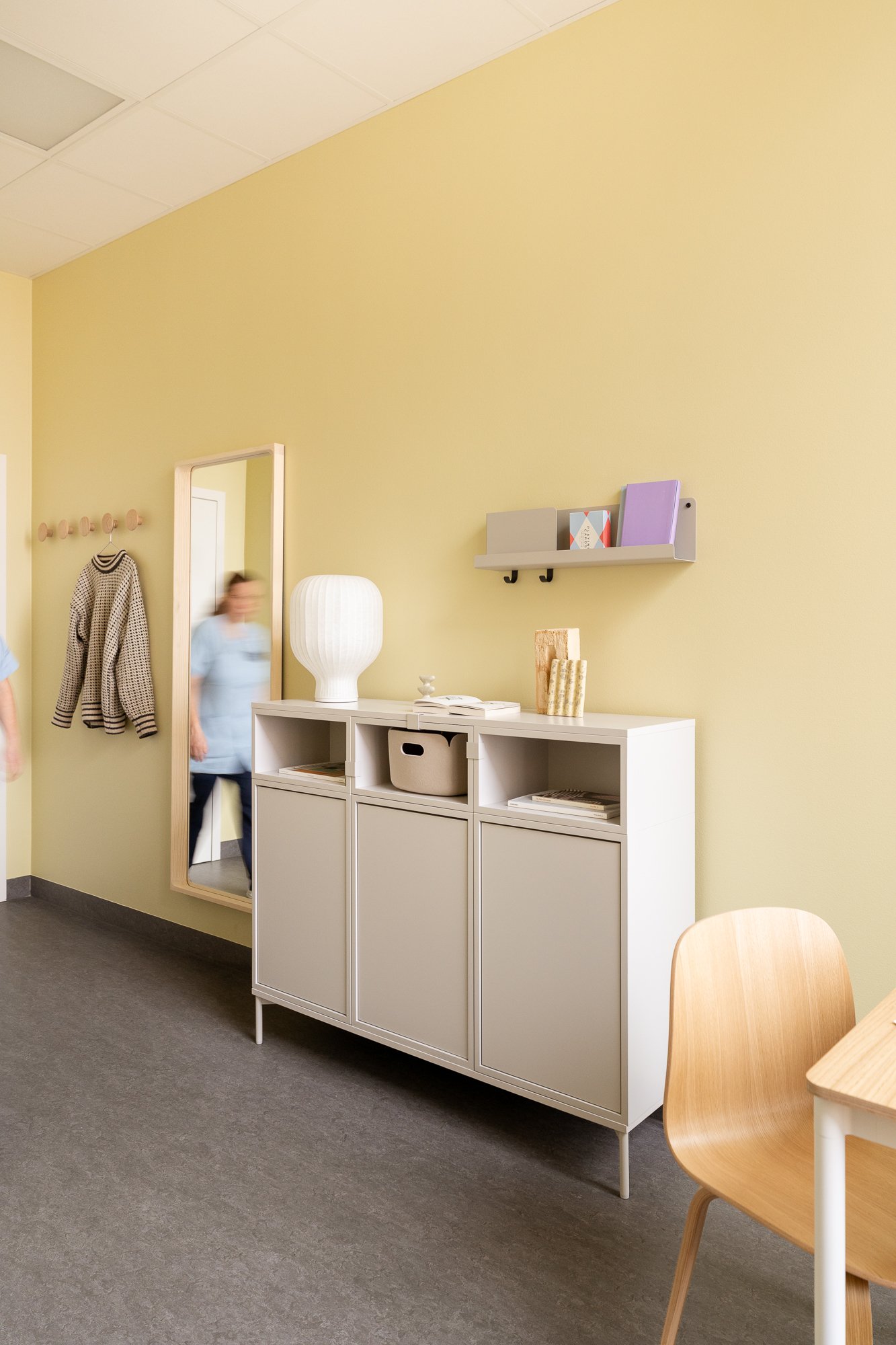 /cdn-cgi/image/width=1500,quality=85,format=auto/globalassets/content-media/images/stories/creating-spaces-for-care/vardig-auu-muuto-lo-res-8.jpg
