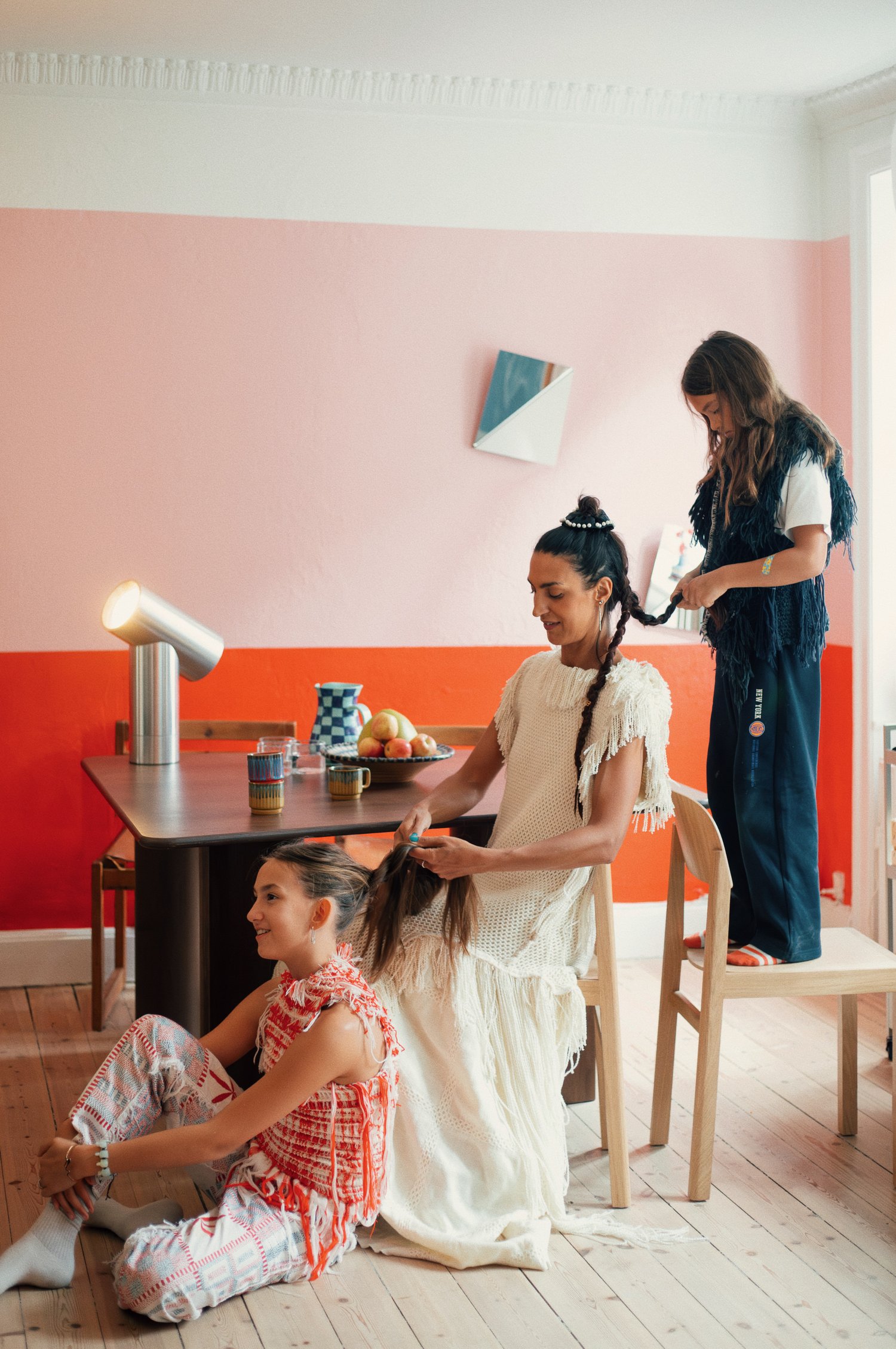 /cdn-cgi/image/width=1500,quality=85,format=auto/globalassets/content-media/images/stories/home-stories/inside-with---veronica/muuto_veronica_003.jpg