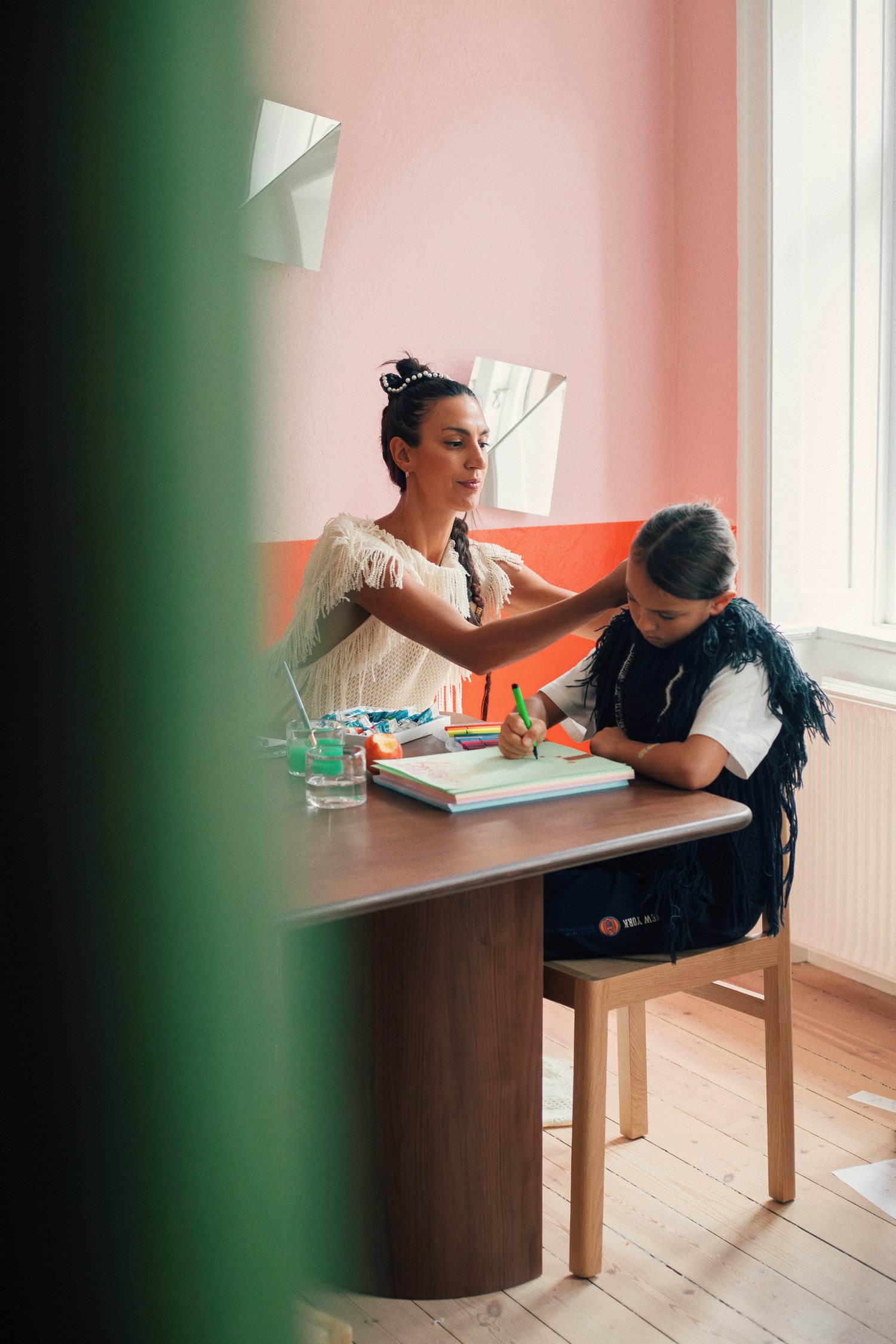 /cdn-cgi/image/width=1500,quality=85,format=auto/globalassets/content-media/images/stories/home-stories/inside-with---veronica/muuto_veronica_016.jpg