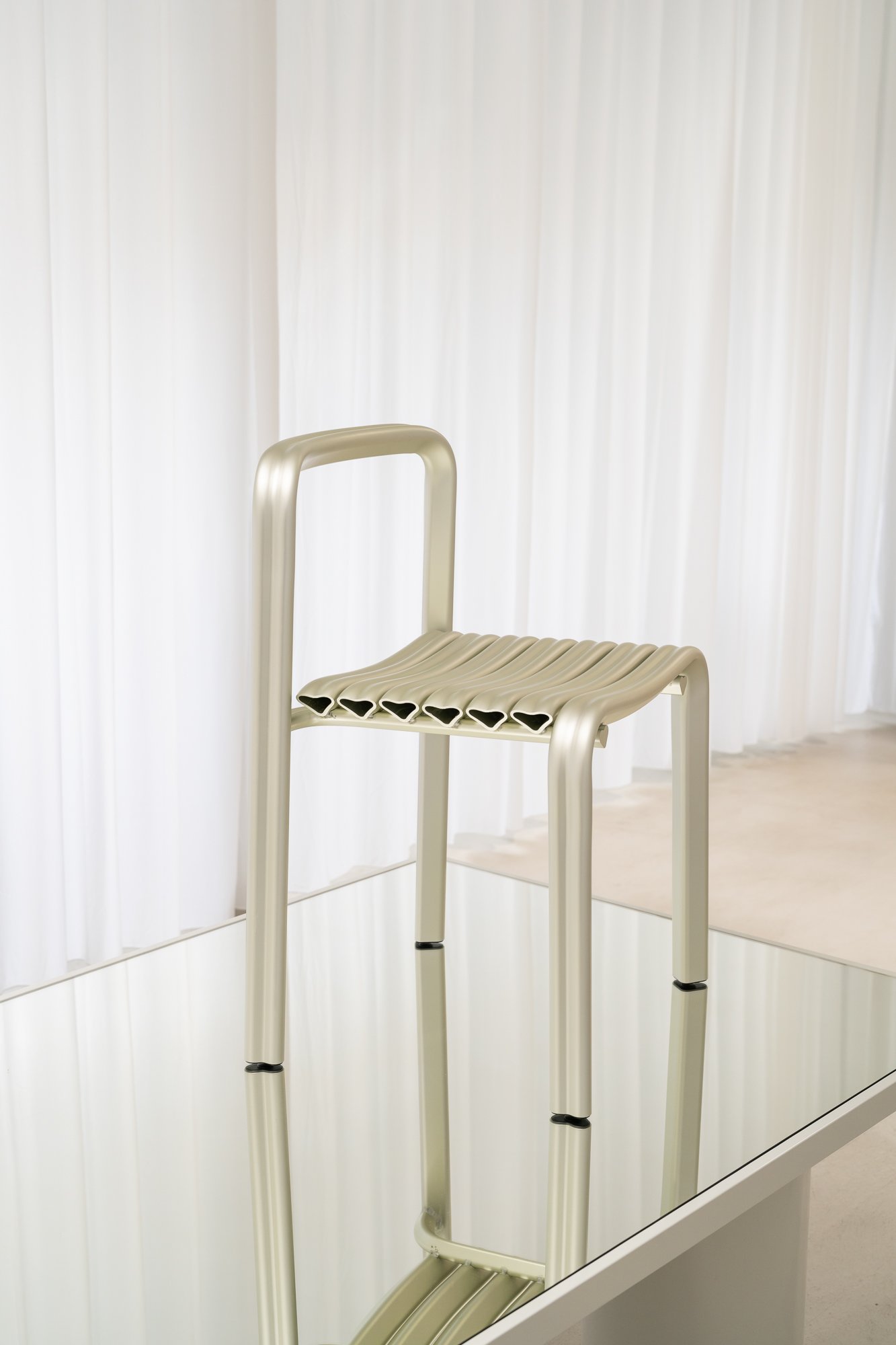 /cdn-cgi/image/width=1500,quality=85,format=auto/globalassets/content-media/images/stories/product-stories/close-to-heartspacon/muuto-showroom-3dd-2026-close-to-heart-02-lo-res.jpg