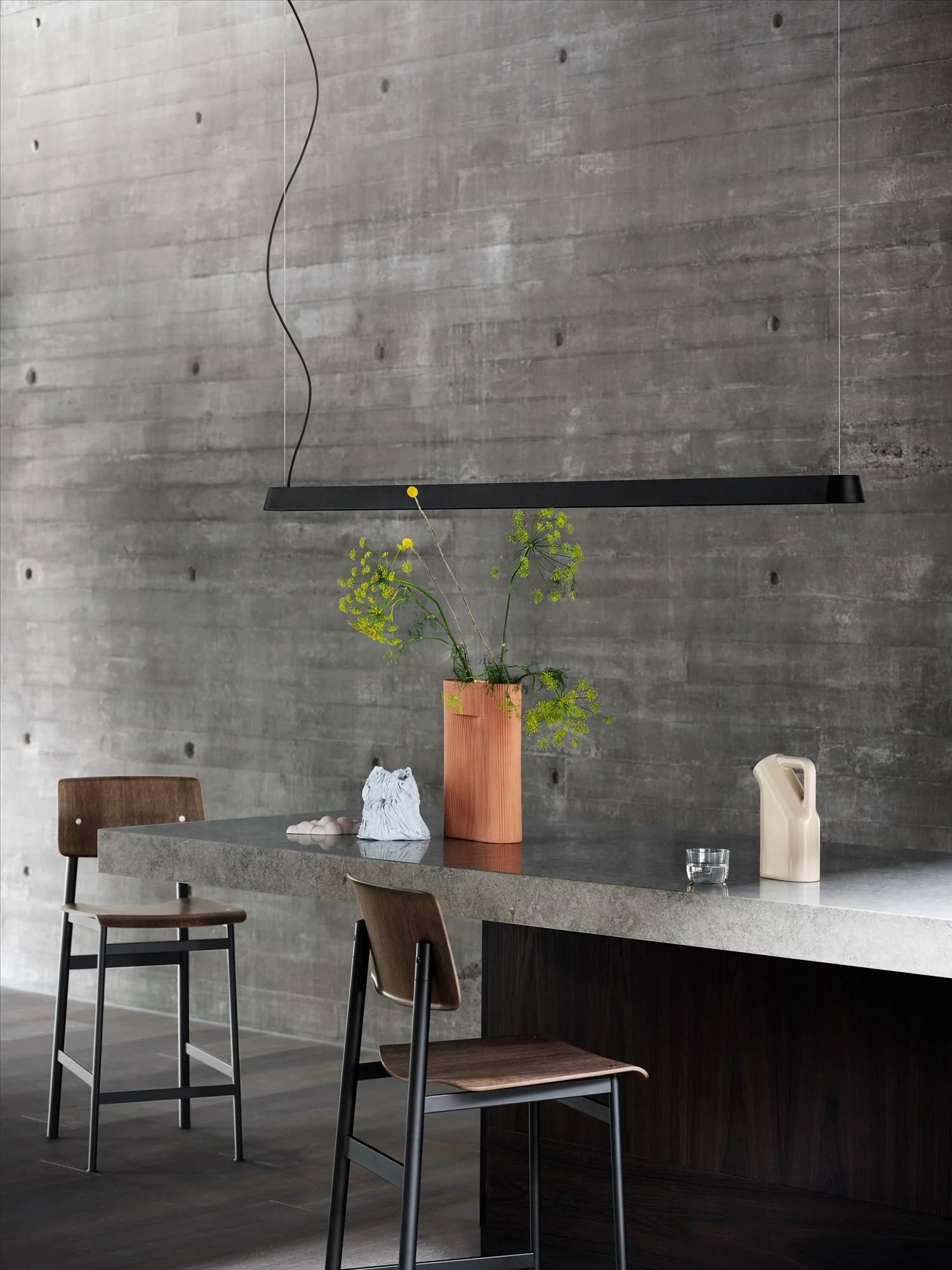 /cdn-cgi/image/width=1500,quality=85,format=auto/globalassets/content-media/images/stories/sculptural-functionality-ridge-vase/-linear-system-series_optimized.jpg