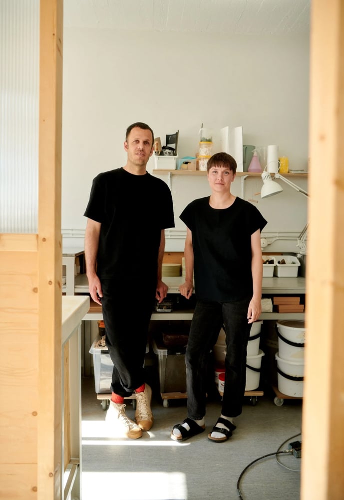 /cdn-cgi/image/width=1500,quality=85,format=auto/globalassets/content-media/images/stories/studio-kaksikko-on-crafting-a-simple-yet-sculptural-centerpiece/slider/muuto-studio-kaksikko-14-med-res_optimized.jpg