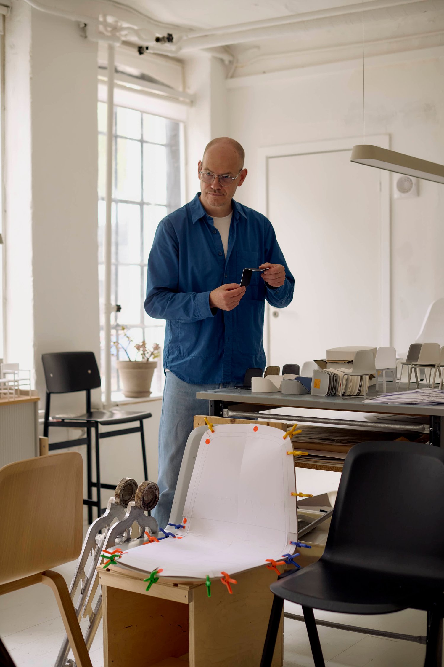 /cdn-cgi/image/width=1500,quality=85,format=auto/globalassets/content-media/images/stories/studio-visit/thomas-bentzen---brink/thomas-bentzen-studio-visit-2026-9low-res.jpg