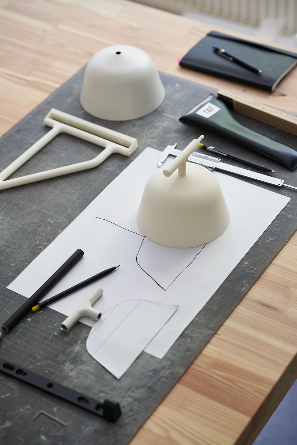 /cdn-cgi/image/width=1500,quality=85,format=auto/globalassets/content-media/images/stories/timelessly-contemporary-ambit-lamp-series/ambit-lamp-series---taf-studio---5.jpg