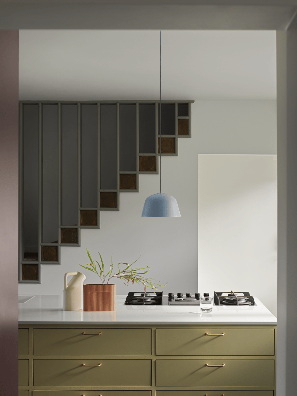 /cdn-cgi/image/width=1500,quality=85,format=auto/globalassets/content-media/images/stories/timelessly-contemporary-ambit-lamp-series/ambit-light-blue-o25-ridge-16-cm-tub-jub-muuto-org.png