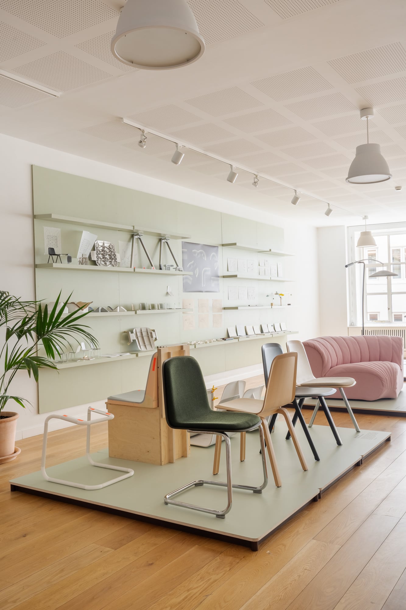 /cdn-cgi/image/width=1500,quality=85,format=auto/globalassets/katja--nanna/3days-recap-story/images/muuto-showroom-3dd-2026-brink-chair-proces-09-lo-res.jpg