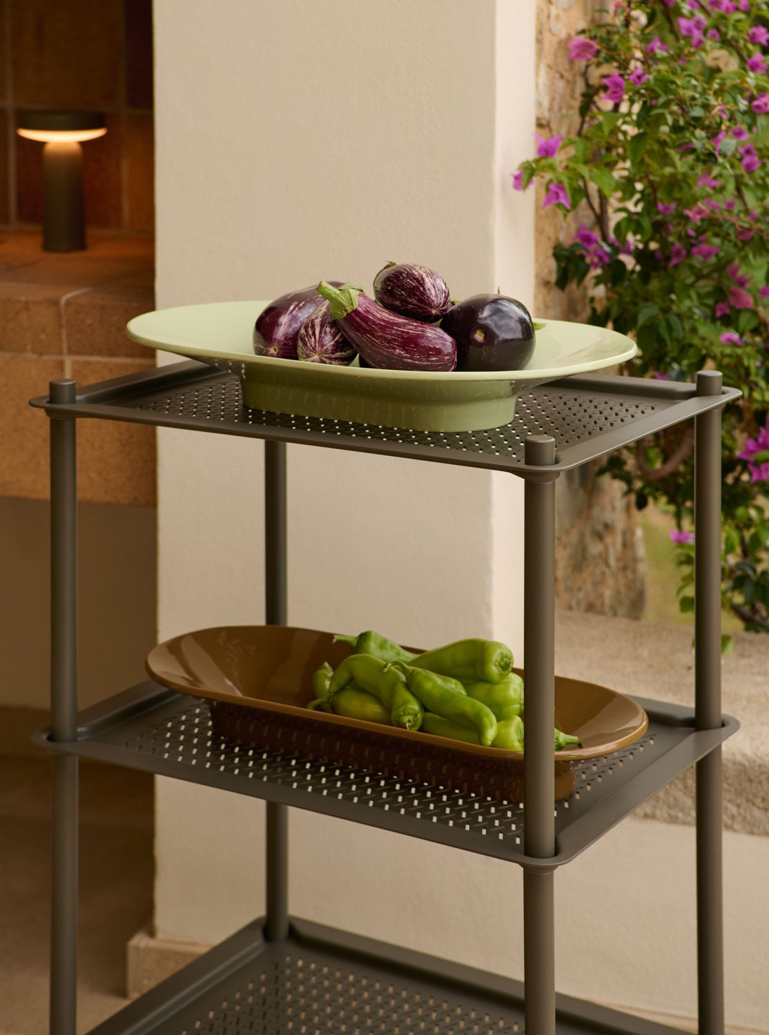 /cdn-cgi/image/width=1500,quality=85,format=auto/globalassets/katja--nanna/outdoor/flow-trolley-3-layer-taupe-mere-bowl-light-green-mere-bowl-brown-green-lowres-1.jpg