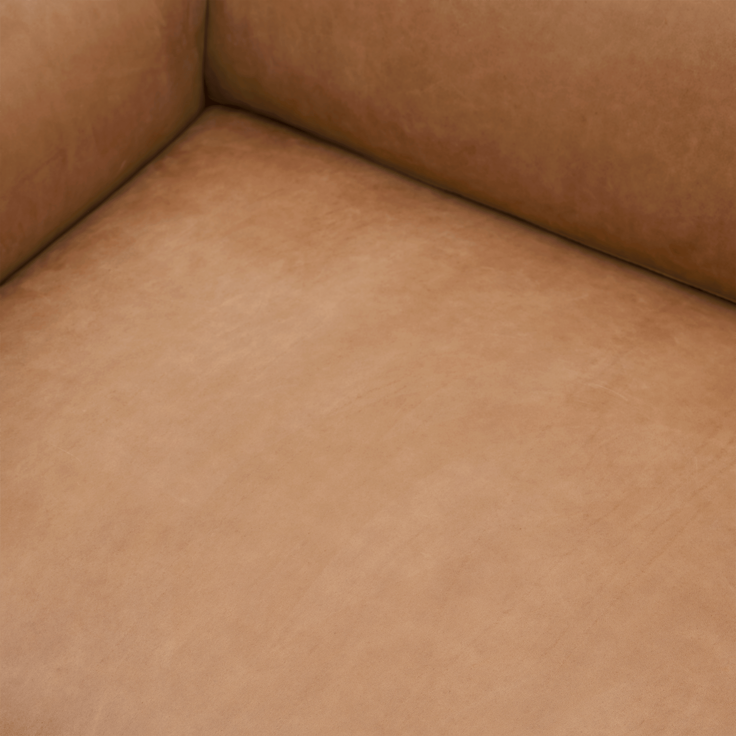/cdn-cgi/image/width=1500,quality=85,format=auto/globalassets/toolbox-page/product-information/muuto-leather/outline-sofa-3-5-seater-grace-leather-camel-polished-alu-detail-3-muuto-hi-res.png
