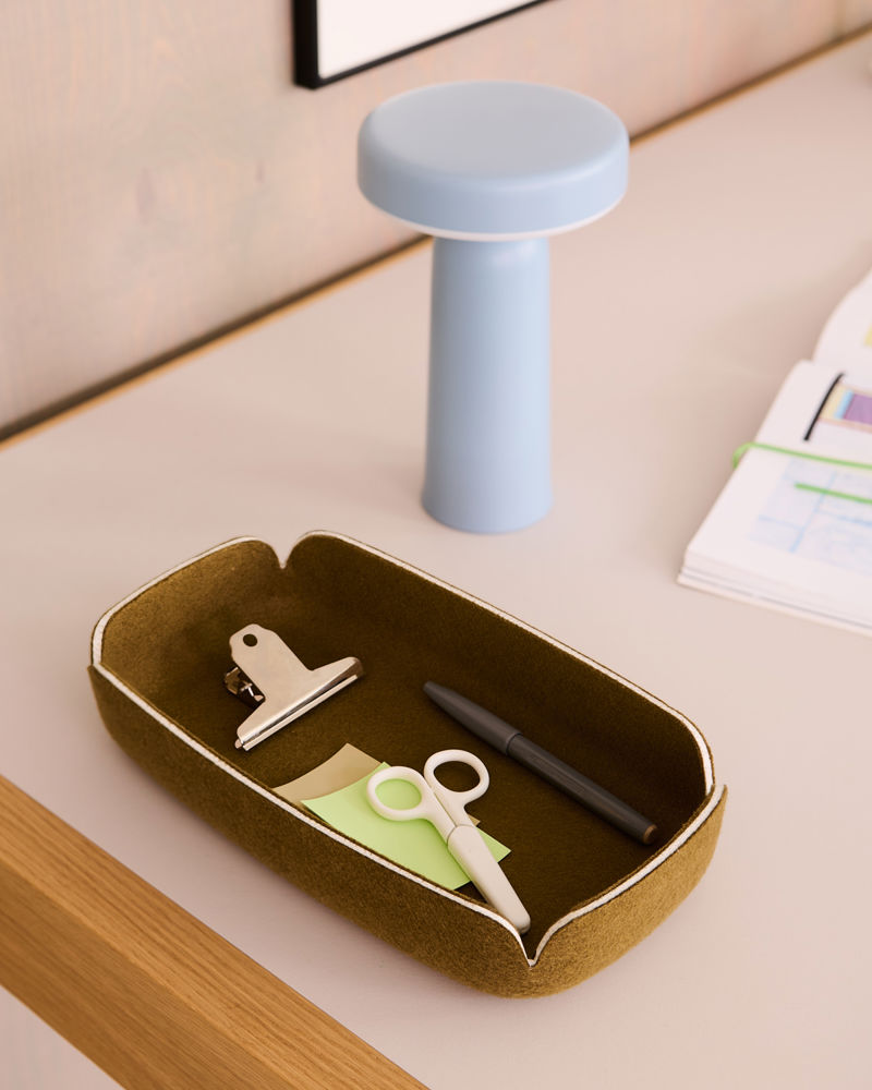 /globalassets/content-media/images/accessories/office/restore-tray-28-15-5-brown-green-ease-portable-light-blue.jpg?revision=639078068860000000