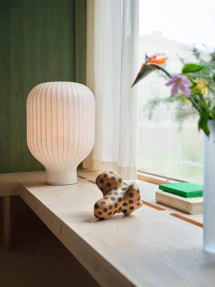 /globalassets/content-media/images/designer/benjamin-hubert/strand-table-lamp-h-59-low-res.jpg?revision=639068997510000000