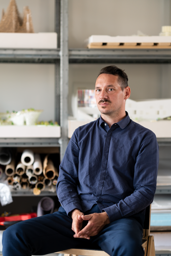 /globalassets/content-media/images/designer/julien-de-smedt/julien-de-smedt-stacked-story-muuto-hi-res-3.png?revision=639063155510000000