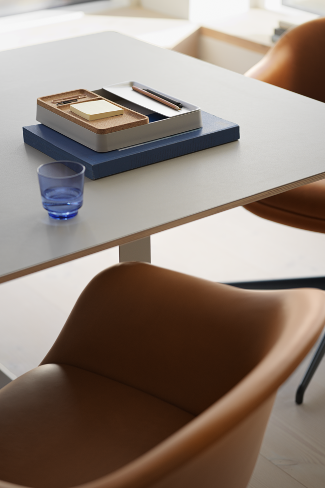 fiber-conference-armchair-refine-leather-cognac-70-70-grey-raise-glass-indigo-arrange-grey-lid-cork-alu-org-23-roll-up-image.png