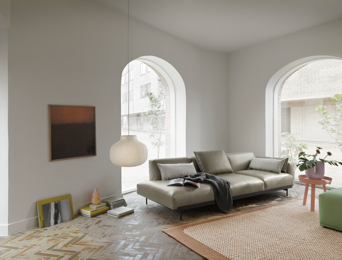 in-situ-3-seater-config-2-refine-leather-stone-in-situ-cushion-clay-12-strand-40-around-pebble-rug-pale-rose-echo-divina-846-muuto-org.png