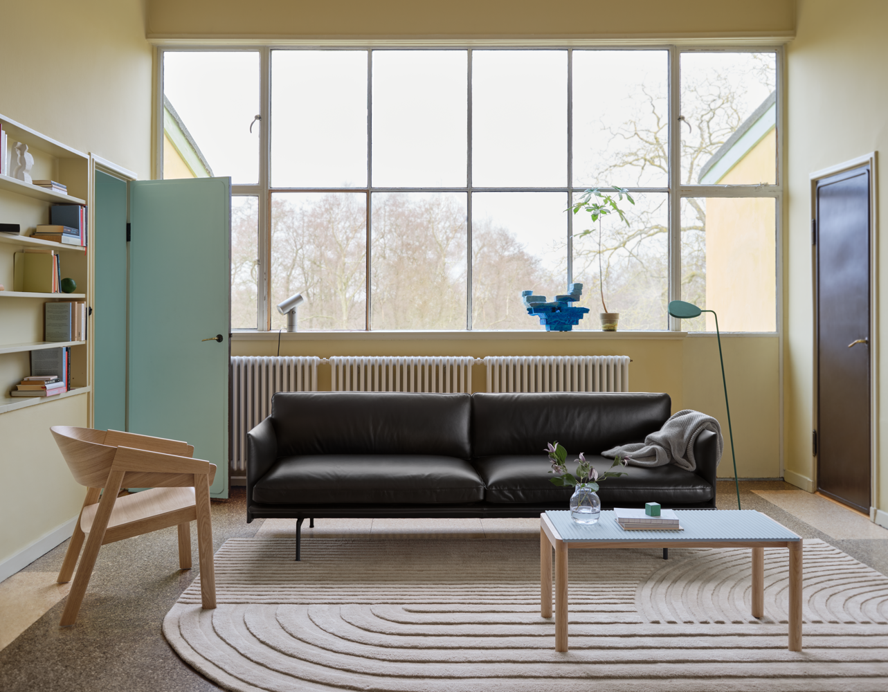 outline-3-seater-refine-leather-black-cover-lounge-couple-1-wavy-pale-blue-oak-silent-11-relevo-off-white-leaf-floor-beam-muuto-org.png