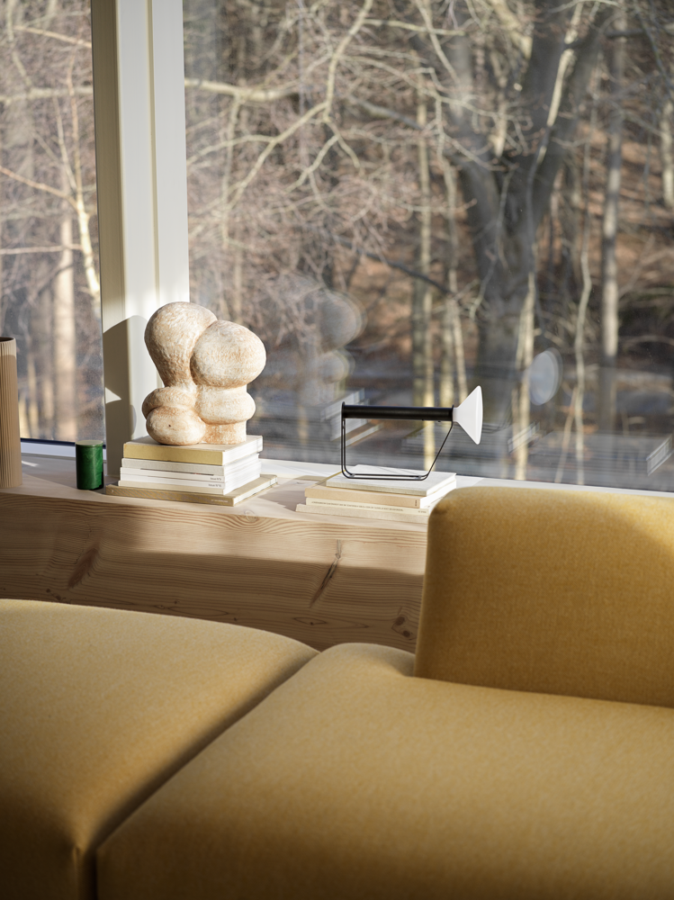 /globalassets/content-media/images/materials/textiles/in-situ-sofa-hallingdal-407-piton-portable-lamp-black-org.png?revision=639085803230000000