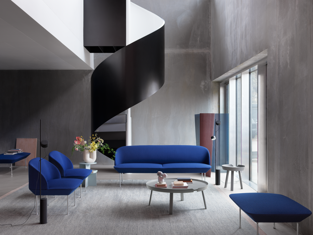 /globalassets/content-media/images/materials/textiles/oslo-3-seater-lounge-pouf-bench-vidar-772-chrome-around-table-post-floor-lamp-kink-vase-muuto-org.png?revision=639085833660000000